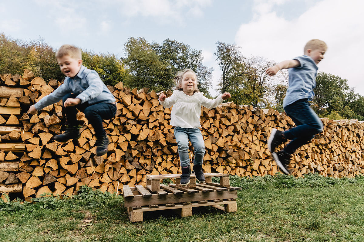 Kinder-beim-Spielen-fotografieren
