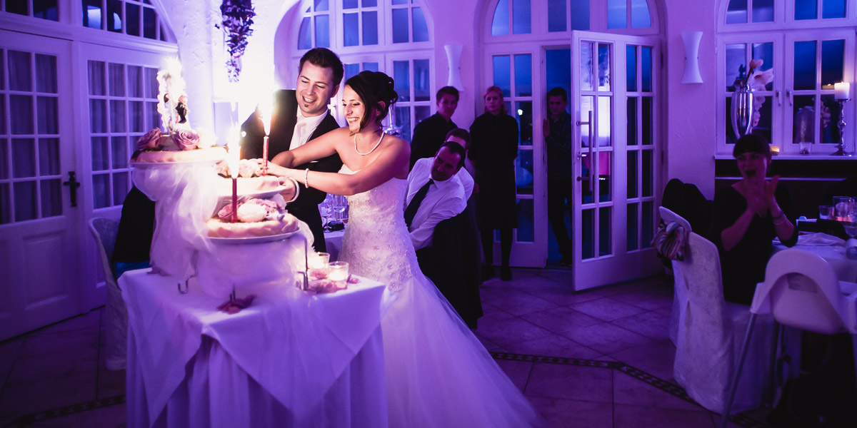 Hochzeitstorte mit Feuerwerk - Hoher Darsberg Hochzeitsfotos Hochzeitstorte