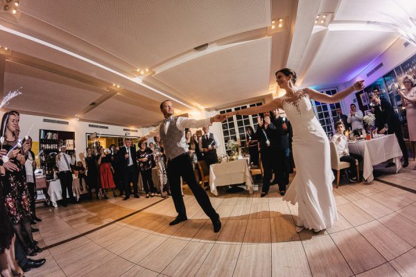 Kirchliche Hochzeit im Dezember - Pauluskirche und Orangerie – Foto 100