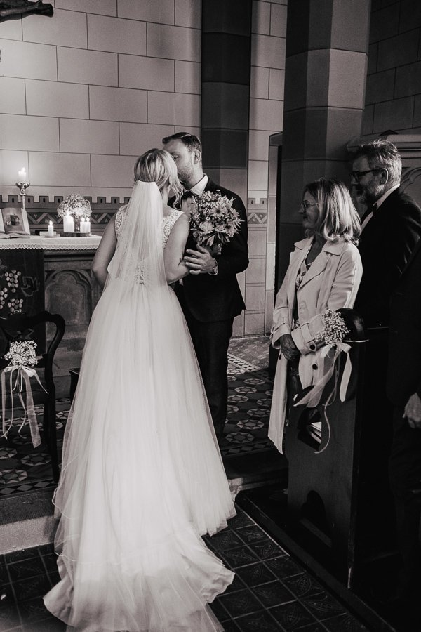 Kirchliche Hochzeit in Walluf und Feier auf dem Weingut Balthasar Ress – Foto 25
