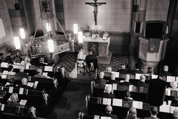 Kirchliche Hochzeit in Walluf und Feier auf dem Weingut Balthasar Ress – Foto 27