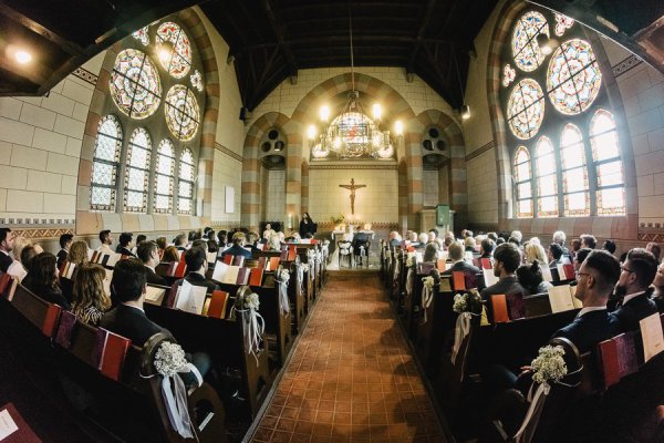 Kirchliche Hochzeit in Walluf und Feier auf dem Weingut Balthasar Ress – Foto 30