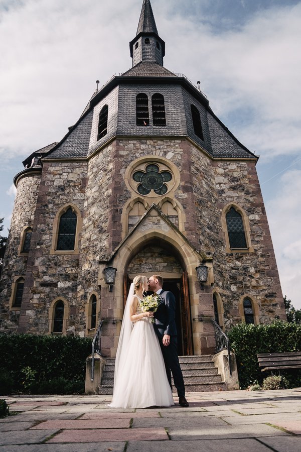 Kirchliche Hochzeit in Walluf und Feier auf dem Weingut Balthasar Ress – Foto 51