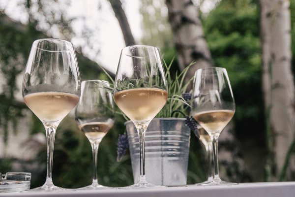 Kirchliche Hochzeit in Walluf und Feier auf dem Weingut Balthasar Ress – Foto 56