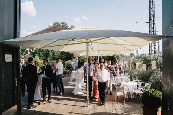 Traumhochzeit in der Weststadtbar in Darmstadt - Sommerhitze – Foto 87