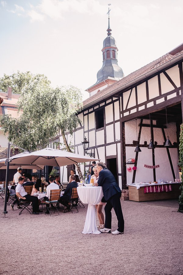 Standesamtliche Hochzeit in Erbach und Feier im Burghof in Kirchbrombach – Foto 110