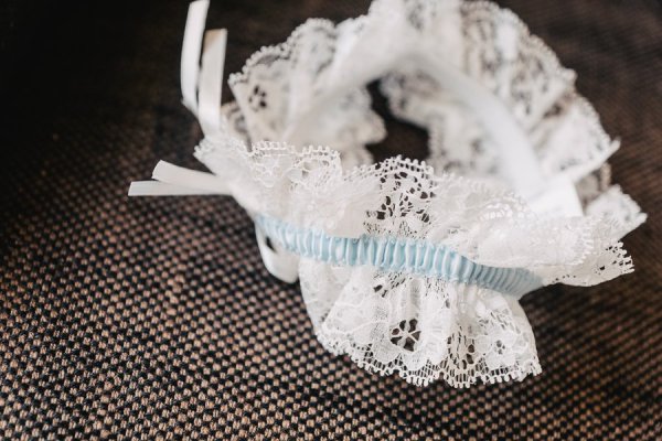 Standesamtliche Hochzeit in Erbach und Feier im Burghof in Kirchbrombach – Foto 12