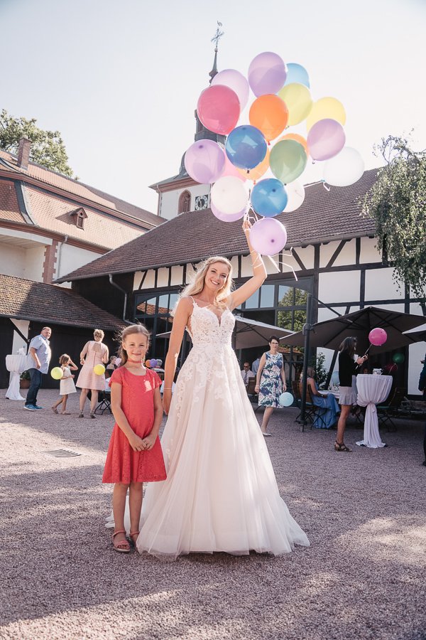 Standesamtliche Hochzeit in Erbach und Feier im Burghof in Kirchbrombach – Foto 116