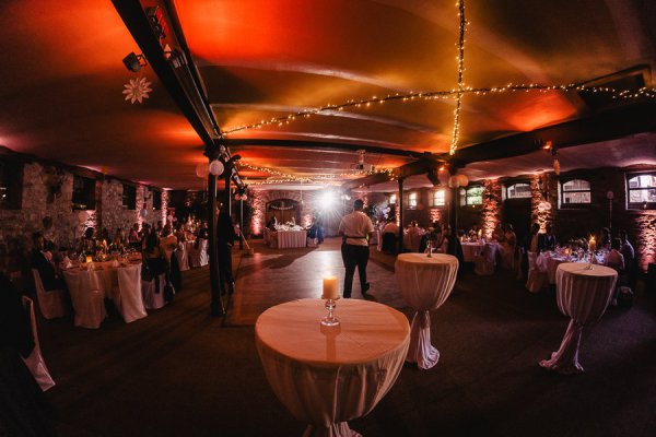 Standesamtliche Hochzeit in Erbach und Feier im Burghof in Kirchbrombach – Foto 123