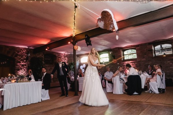 Standesamtliche Hochzeit in Erbach und Feier im Burghof in Kirchbrombach – Foto 124