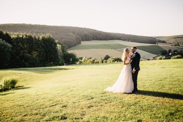 Standesamtliche Hochzeit in Erbach und Feier im Burghof in Kirchbrombach – Foto 128