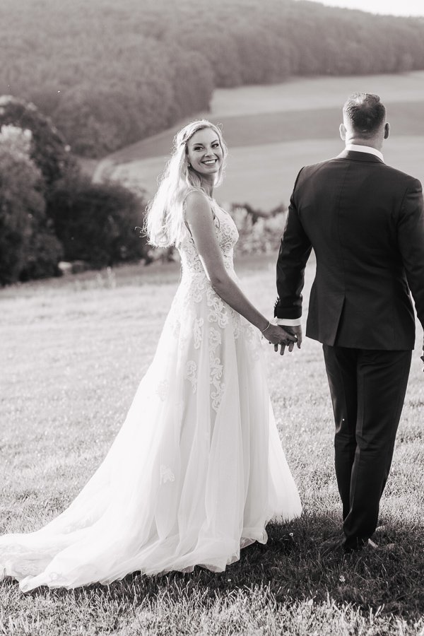 Standesamtliche Hochzeit in Erbach und Feier im Burghof in Kirchbrombach – Foto 130