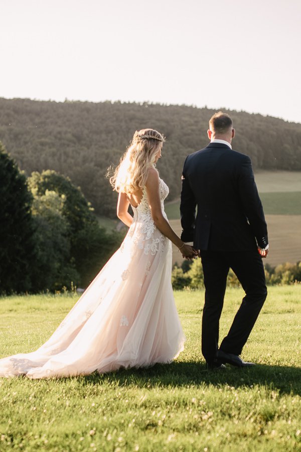 Standesamtliche Hochzeit in Erbach und Feier im Burghof in Kirchbrombach – Foto 131