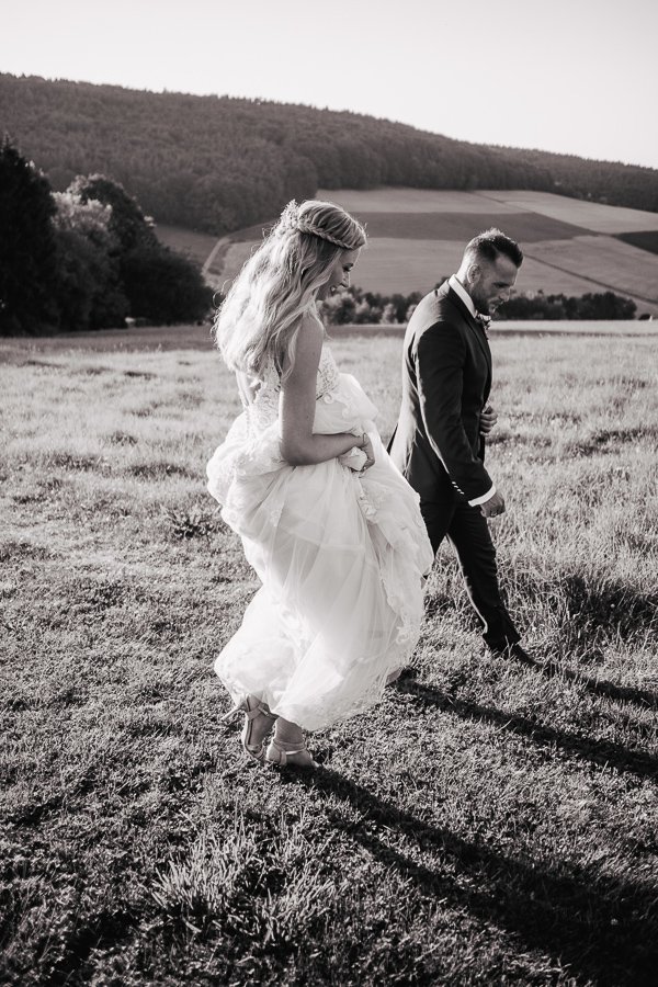 Standesamtliche Hochzeit in Erbach und Feier im Burghof in Kirchbrombach – Foto 137