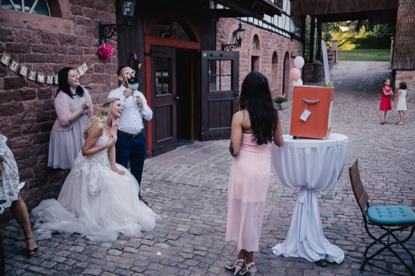 Standesamtliche Hochzeit in Erbach und Feier im Burghof in Kirchbrombach – Foto 143