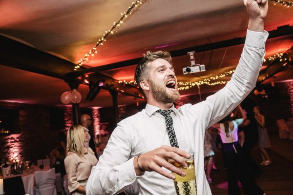 Standesamtliche Hochzeit in Erbach und Feier im Burghof in Kirchbrombach – Foto 157