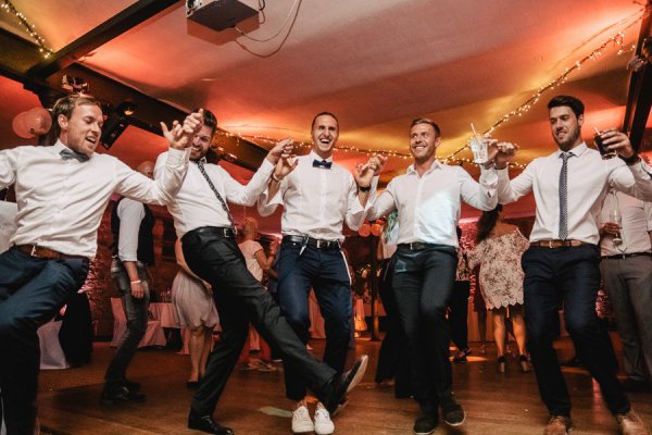 Standesamtliche Hochzeit in Erbach und Feier im Burghof in Kirchbrombach – Foto 159