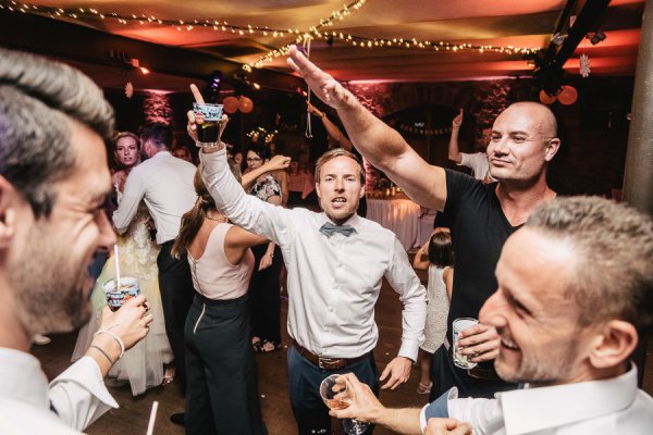 Standesamtliche Hochzeit in Erbach und Feier im Burghof in Kirchbrombach – Foto 161
