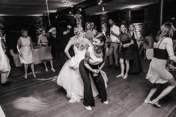 Standesamtliche Hochzeit in Erbach und Feier im Burghof in Kirchbrombach – Foto 163