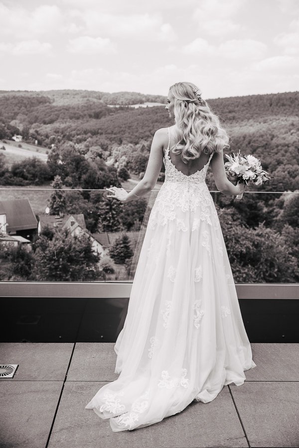 Standesamtliche Hochzeit in Erbach und Feier im Burghof in Kirchbrombach – Foto 30