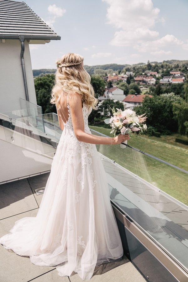 Standesamtliche Hochzeit in Erbach und Feier im Burghof in Kirchbrombach – Foto 31