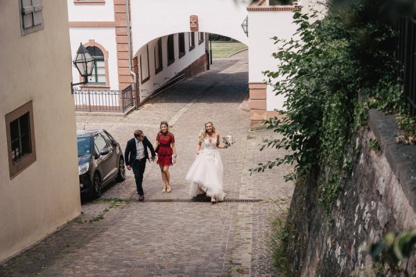 Standesamtliche Hochzeit in Erbach und Feier im Burghof in Kirchbrombach – Foto 41