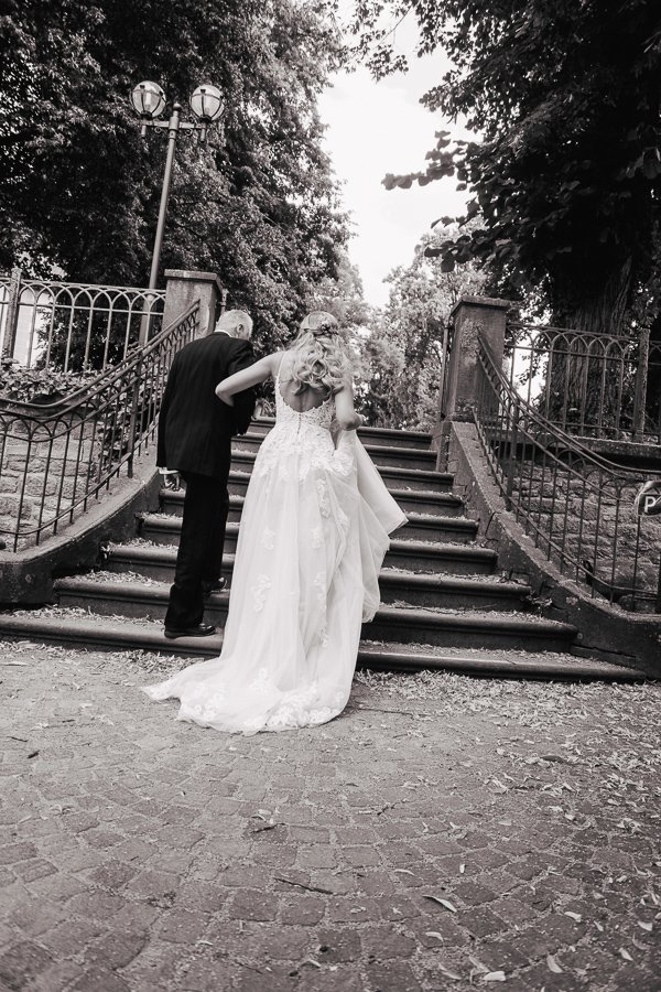 Standesamtliche Hochzeit in Erbach und Feier im Burghof in Kirchbrombach – Foto 44