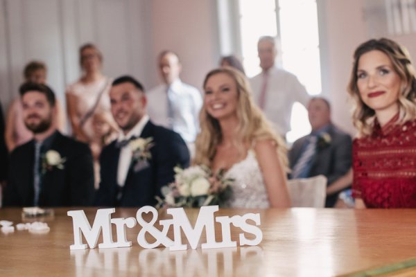 Standesamtliche Hochzeit in Erbach und Feier im Burghof in Kirchbrombach – Foto 46
