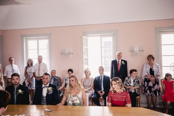 Standesamtliche Hochzeit in Erbach und Feier im Burghof in Kirchbrombach – Foto 47