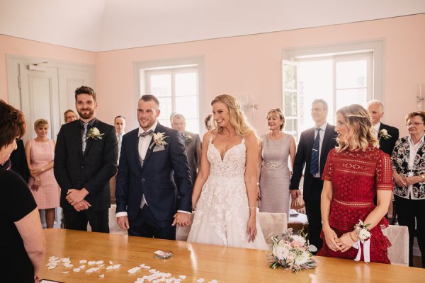 Standesamtliche Hochzeit in Erbach und Feier im Burghof in Kirchbrombach – Foto 49