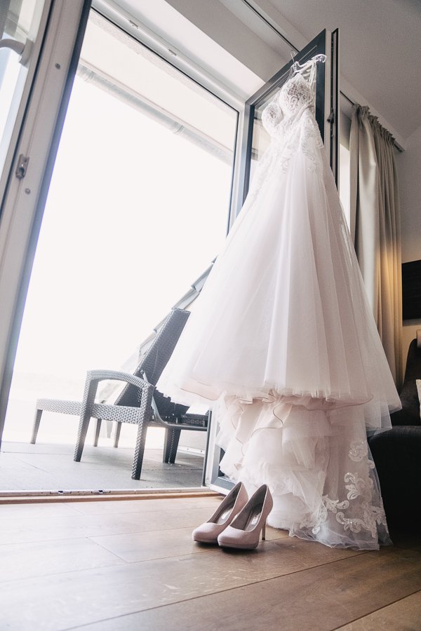 Standesamtliche Hochzeit in Erbach und Feier im Burghof in Kirchbrombach – Foto 6