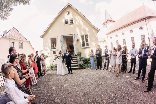 Standesamtliche Hochzeit in Erbach und Feier im Burghof in Kirchbrombach – Foto 55