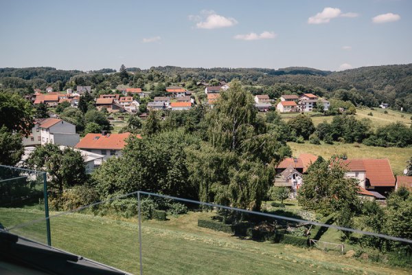 Standesamtliche Hochzeit in Erbach und Feier im Burghof in Kirchbrombach – Foto 7