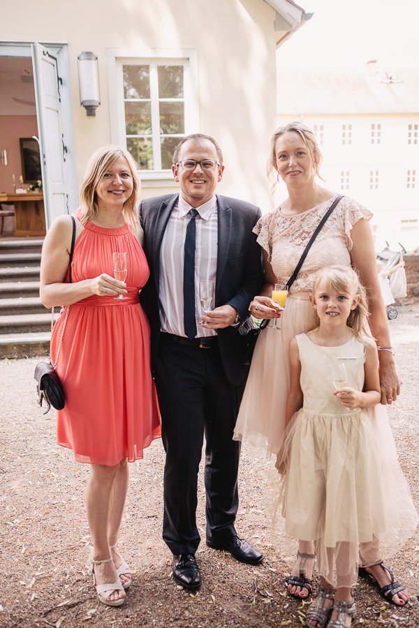 Standesamtliche Hochzeit in Erbach und Feier im Burghof in Kirchbrombach – Foto 63