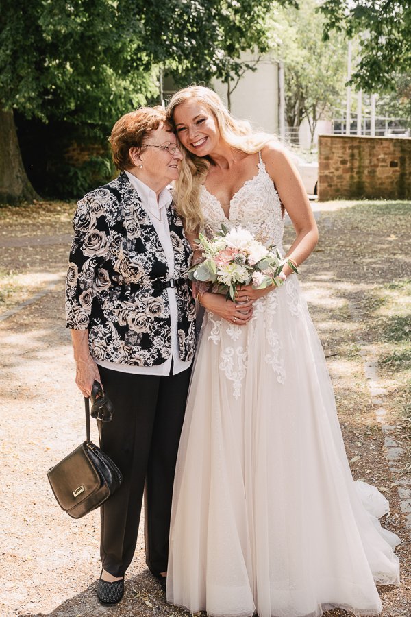 Standesamtliche Hochzeit in Erbach und Feier im Burghof in Kirchbrombach – Foto 67