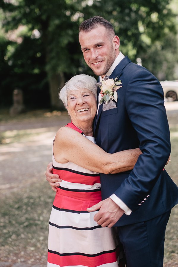 Standesamtliche Hochzeit in Erbach und Feier im Burghof in Kirchbrombach – Foto 73