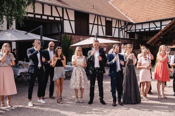Standesamtliche Hochzeit in Erbach und Feier im Burghof in Kirchbrombach – Foto 90