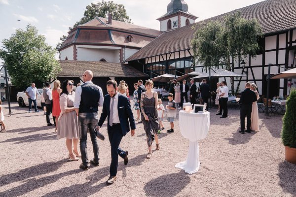 Standesamtliche Hochzeit in Erbach und Feier im Burghof in Kirchbrombach – Foto 96
