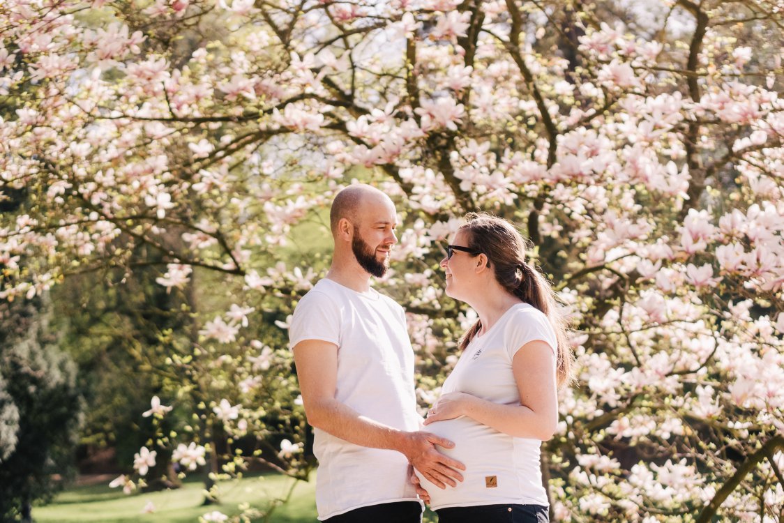 Babybauchfotos in der Natur - Odenwald