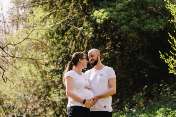 Babybauchfotos in der Natur - Odenwald – Foto 6
