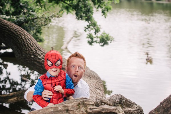 Familienfotos mit Spiderman – Foto 61