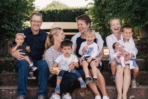 Mehrgenerationen Sommer-Familienshooting  – Foto 19