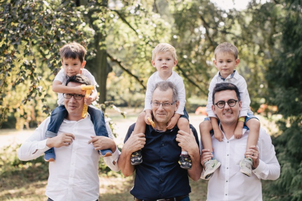 Mehrgenerationen Sommer-Familienshooting  – Foto 33