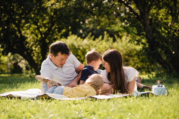 Familienfotos im Sommer in Darmstadt im Park – Foto 37